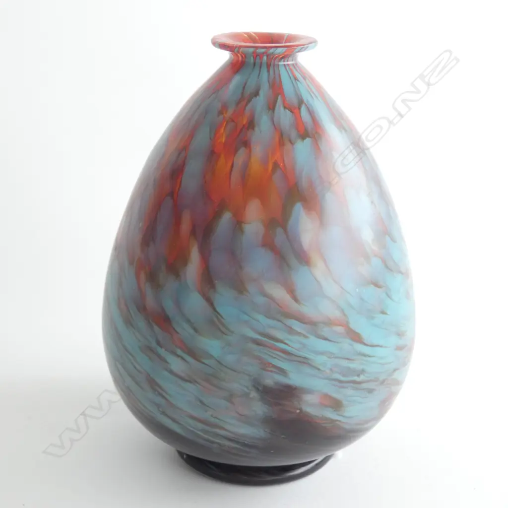 A contemporary glass vase, unmarked Image 1++